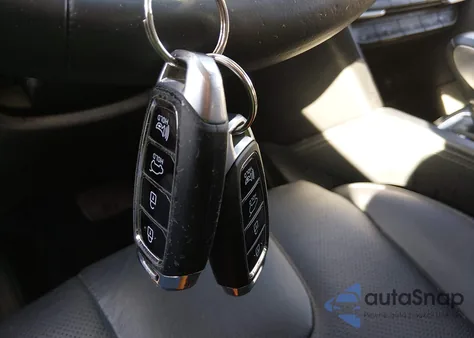 2019 Hyundai Santa Fe Ultimate from USA, damaged, VIN 5NMS5CAD4KH063845